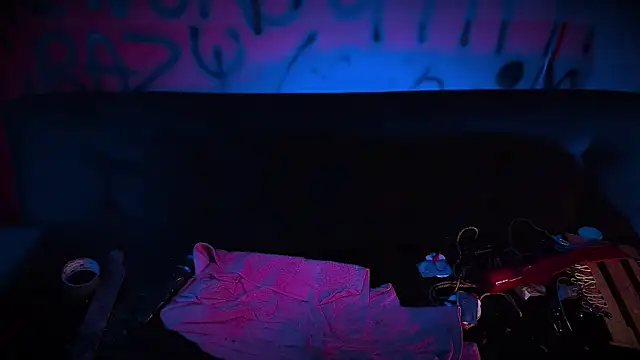 Laura takint online show from February 2025 10:08:02 PM