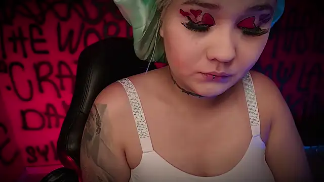 Laura takint online show from February 2025 04:09:02 PM