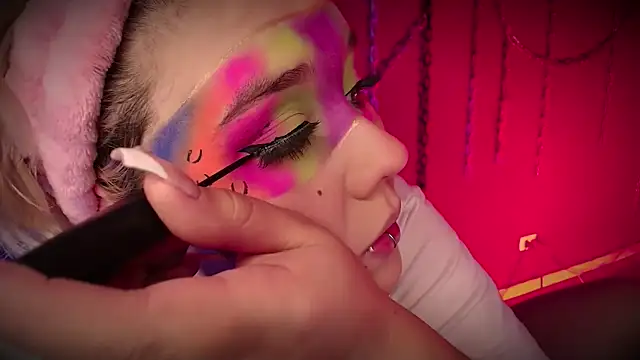 Laura takint online show from March 2025 04:01:01 PM