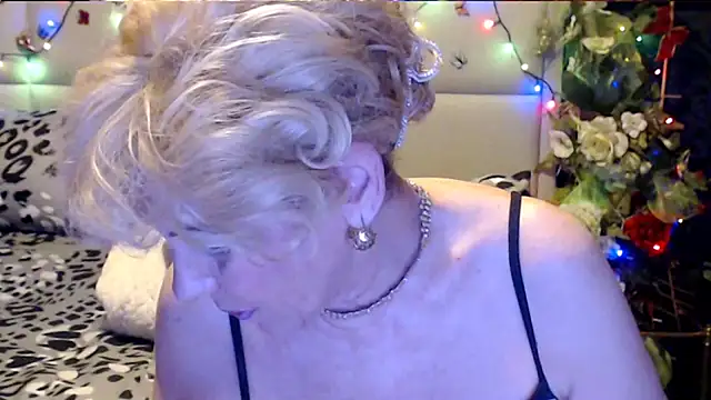 HappyWomanOn online show from November 2025 08:08:02 PM