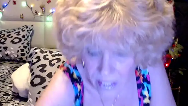 Snapshot of HappyWomanOn chatting on April 2026 08:56:01 PM HappyWomanOn online show from April 2026 08:56:01 PM