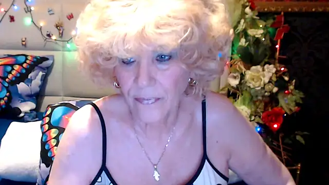 Snapshot of HappyWomanOn chatting on April 2026 08:19:02 AM HappyWomanOn online show from April 2026 08:19:02 AM