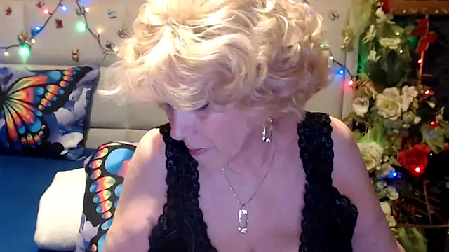 Snapshot of HappyWomanOn chatting on April 2026 06:03:02 PM HappyWomanOn online show from April 2026 06:03:02 PM
