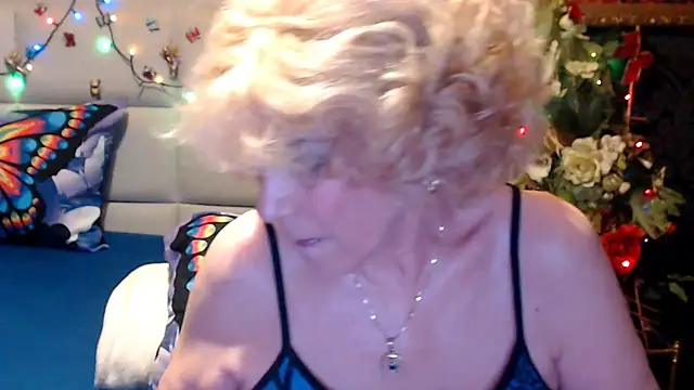 Snapshot of HappyWomanOn chatting on May 2026 09:59:02 AM HappyWomanOn online show from May 2026 09:59:02 AM