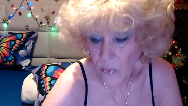 Snapshot of HappyWomanOn chatting on May 2026 08:32:02 AM HappyWomanOn online show from May 2026 08:32:02 AM
