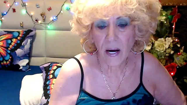 Snapshot of HappyWomanOn chatting on May 2026 08:30:02 AM HappyWomanOn online show from May 2026 08:30:02 AM