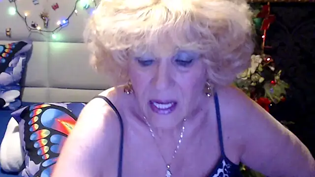 Snapshot of HappyWomanOn chatting on May 2026 06:16:02 PM HappyWomanOn online show from May 2026 06:16:02 PM