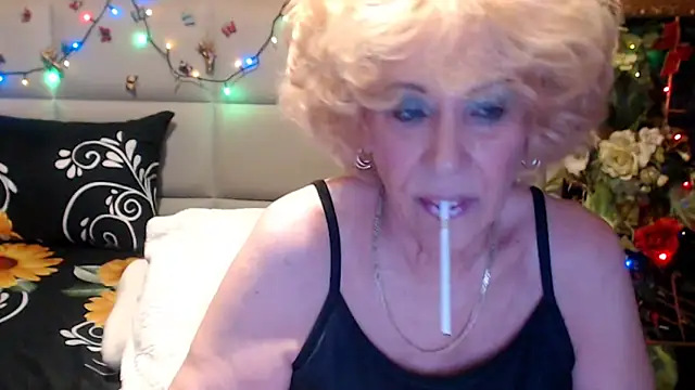 Snapshot of HappyWomanOn chatting on May 2026 09:06:01 AM HappyWomanOn online show from May 2026 09:06:01 AM