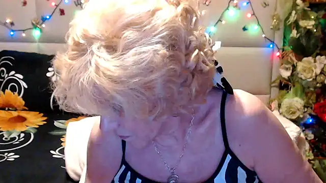 Snapshot of HappyWomanOn chatting on May 2026 09:19:01 PM HappyWomanOn online show from May 2026 09:19:01 PM