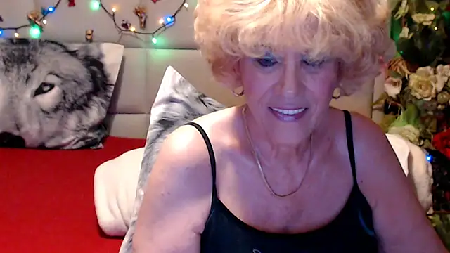 Snapshot of HappyWomanOn chatting on May 2026 09:16:01 AM HappyWomanOn online show from May 2026 09:16:01 AM