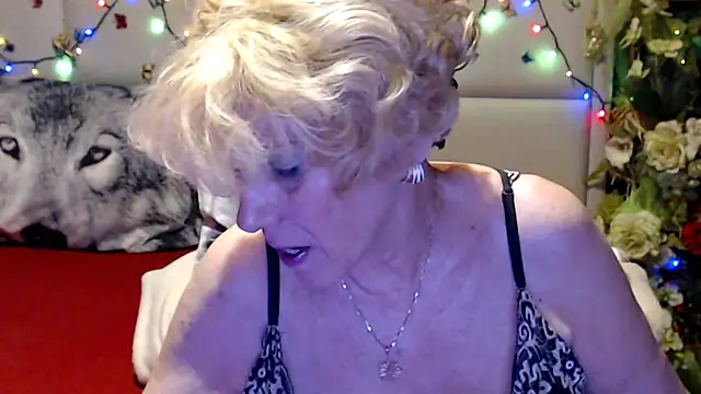Snapshot of HappyWomanOn chatting on May 2026 07:22:01 PM HappyWomanOn online show from May 2026 07:22:01 PM