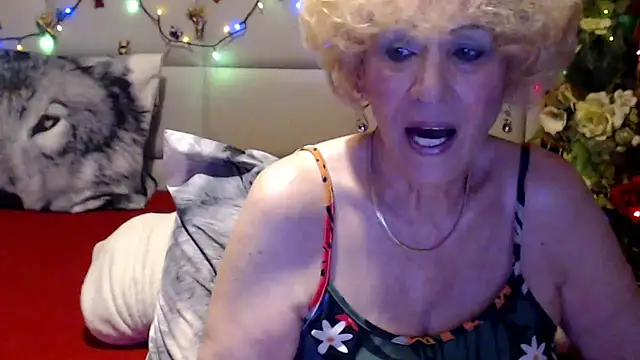 Snapshot of HappyWomanOn chatting on May 2026 09:27:02 AM HappyWomanOn online show from May 2026 09:27:02 AM