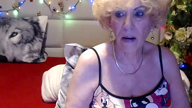 Snapshot of HappyWomanOn chatting on May 2026 06:20:01 PM HappyWomanOn online show from May 2026 06:20:01 PM