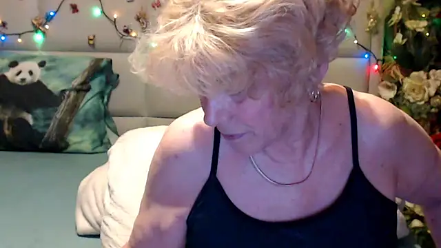 Snapshot of HappyWomanOn chatting on June 2026 09:03:01 AM HappyWomanOn online show from June 2026 09:03:01 AM
