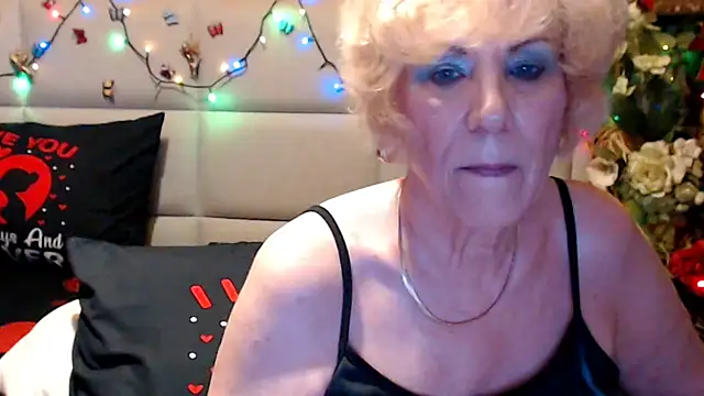 Snapshot of HappyWomanOn chatting on June 2026 09:28:02 AM HappyWomanOn online show from June 2026 09:28:02 AM