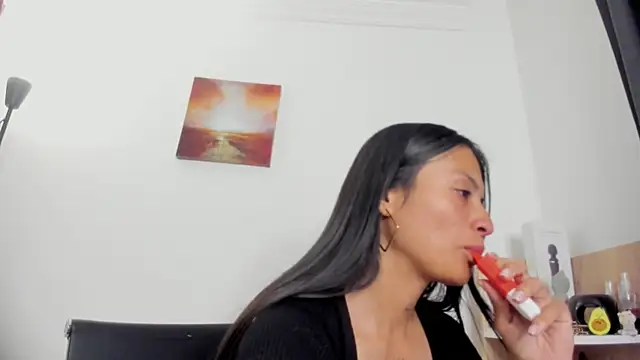 Snapshot of nia__white chatting on June 2026 01:39:01 AM nia white online show from June 2026 01:39:01 AM