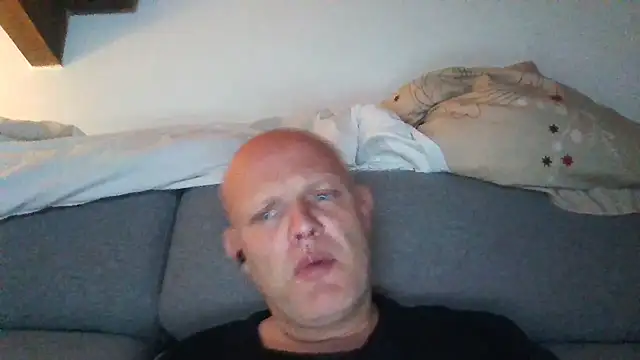 Snapshot of davigochi77bcn chatting on December 2025 08:38:02 PM davigochi77bcn online show from December 2025 08:38:02 PM