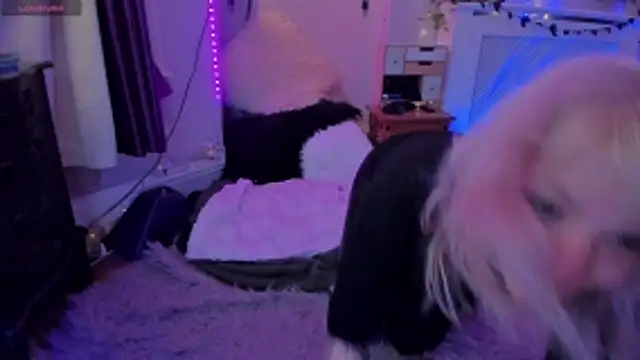 AliceW0lf online show from November 2025 07:46:02 PM