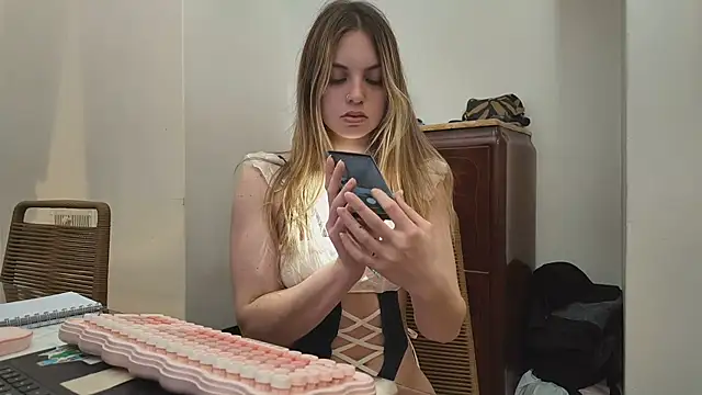 Snapshot of Elnonoykeila77 chatting on June 2026 04:10:02 AM Elnonoykeila77 online show from June 2026 04:10:02 AM