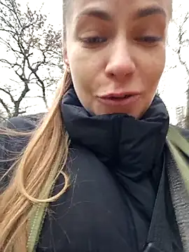 Keli Jessi online show from November 2025 01:33:02 PM