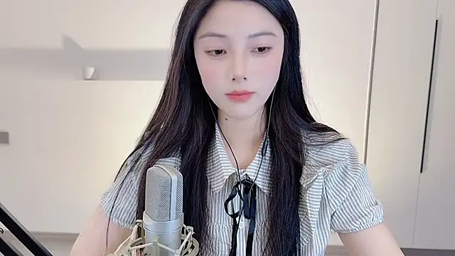 Snapshot of HaagenDazs_ chatting on February 2025 12:11:01 PM HaagenDazs  online show from February 2025 12:11:01 PM