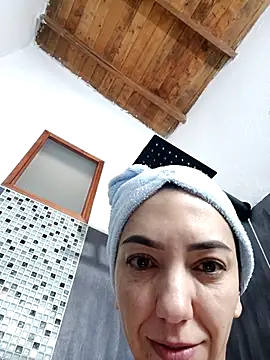 LunaZambrano online show from November 2025 11:56:02 AM