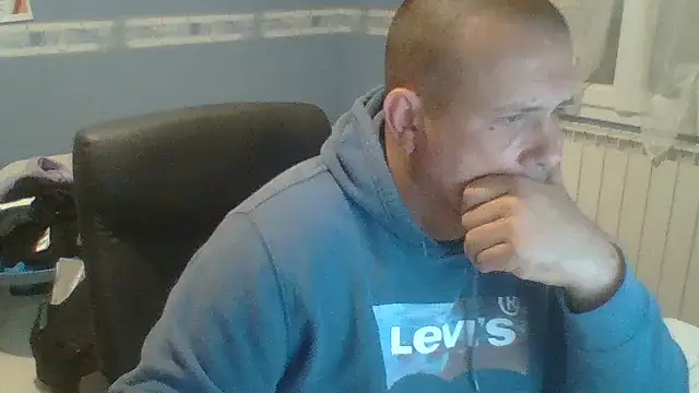 manubm03 online show from October 2025 11:32:02 AM