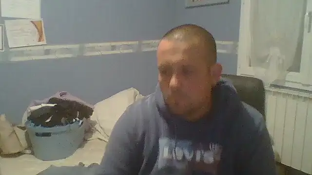 manubm03 online show from October 2025 03:57:02 PM