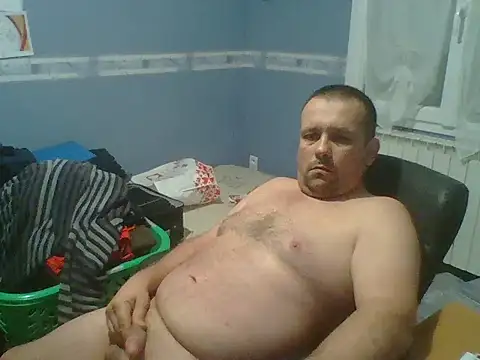 manubm03 online show from December 2025 02:12:02 PM