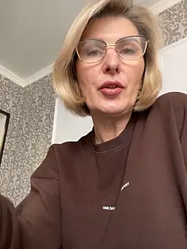 Snapshot of sensualEmilia chatting on February 2026 11:31:02 AM sensualEmilia online show from February 2026 11:31:02 AM