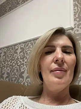 Snapshot of sensualEmilia chatting on June 2026 04:44:01 PM sensualEmilia online show from June 2026 04:44:01 PM