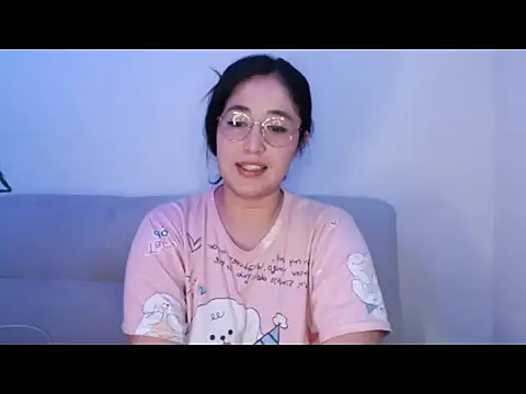 Snapshot of YummymeowW chatting on May 2026 02:35:01 PM YummymeowW online show from May 2026 02:35:01 PM