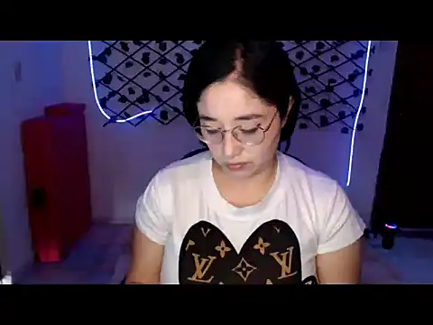 Snapshot of YummymeowW chatting on July 2026 09:36:01 PM YummymeowW online show from July 2026 09:36:01 PM