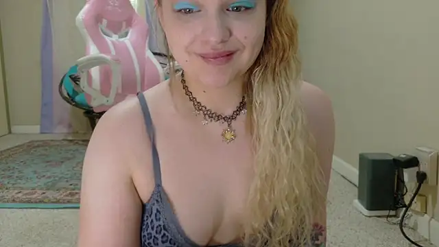Snapshot of Emihaze chatting on March 2026 05:38:01 PM Emihaze online show from March 2026 05:38:01 PM