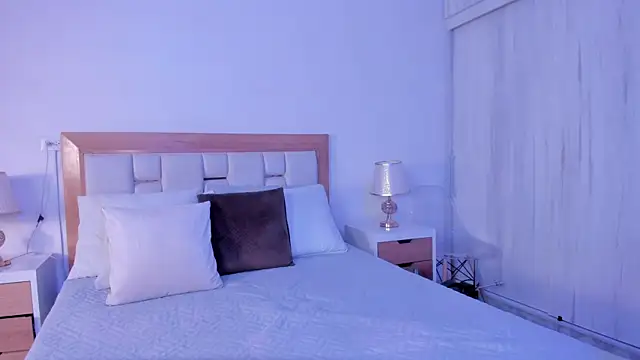 mia hank online show from April 2026 11:37:01 AM