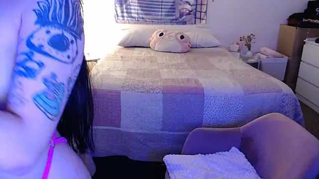 latinpetit online show from November 2025 02:11:01 AM