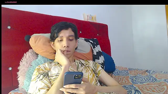 Snapshot of LAICK_01 chatting on April 2026 12:24:02 AM LAICK 01 online show from April 2026 12:24:02 AM