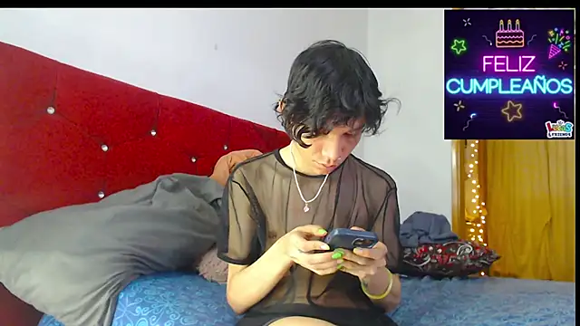 Snapshot of LAICK_01 chatting on May 2026 01:43:01 AM LAICK 01 online show from May 2026 01:43:01 AM