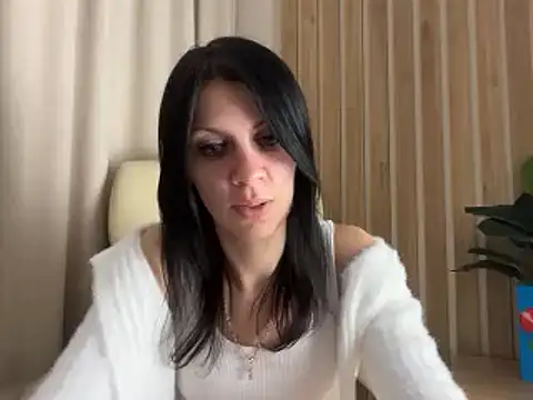 Snapshot of InjaAtHome chatting on May 2026 06:35:02 PM InjaAtHome online show from May 2026 06:35:02 PM