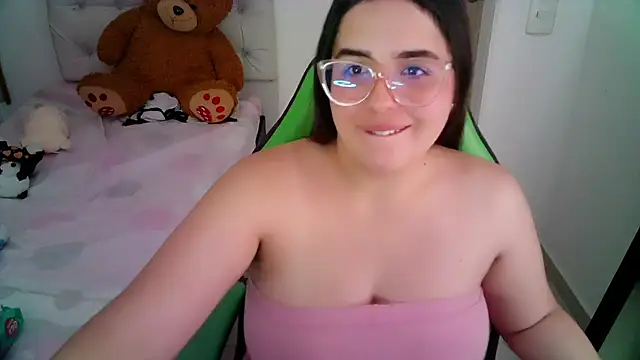 Snapshot of _alicia_z chatting on December 2024 05:57:01 PM alicia z online show from December 2024 05:57:01 PM