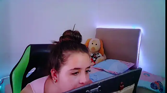 Snapshot of _alicia_z chatting on February 2025 05:26:02 PM alicia z online show from February 2025 05:26:02 PM