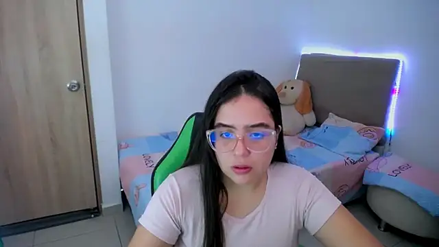 Snapshot of _alicia_z chatting on February 2025 05:36:01 PM alicia z online show from February 2025 05:36:01 PM