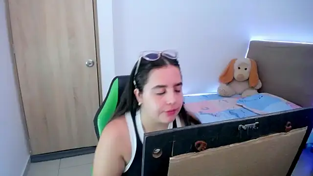 Snapshot of _alicia_z chatting on February 2025 06:54:02 PM alicia z online show from February 2025 06:54:02 PM