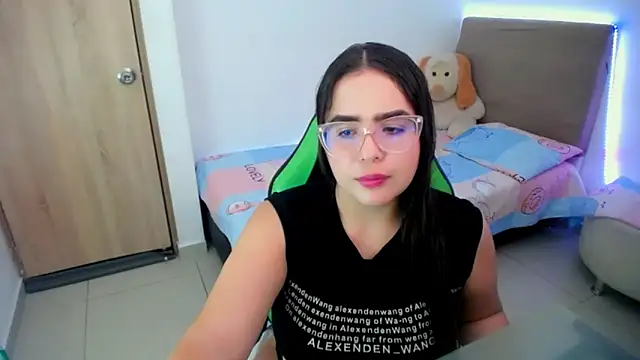 Snapshot of _alicia_z chatting on February 2025 05:37:02 PM alicia z online show from February 2025 05:37:02 PM