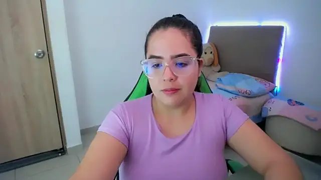 Snapshot of _alicia_z chatting on March 2025 12:08:01 AM alicia z online show from March 2025 12:08:01 AM