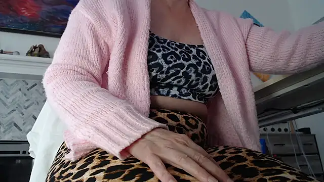 Snapshot of AuroraWillows chatting on February 2026 05:58:01 PM AuroraWillows online show from February 2026 05:58:01 PM