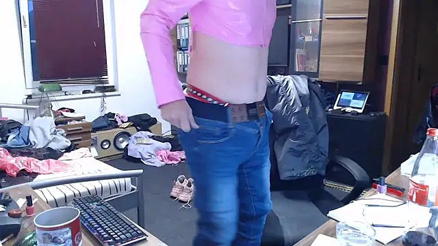 Fem-Boy40 online show from May 2026 07:37:02 PM