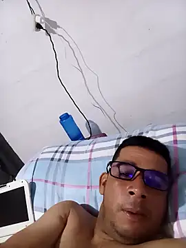 Snapshot of El-reyleon chatting on April 2026 06:24:02 PM El-reyleon online show from April 2026 06:24:02 PM