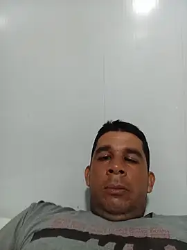 Snapshot of El-reyleon chatting on June 2026 06:00:02 PM El-reyleon online show from June 2026 06:00:02 PM