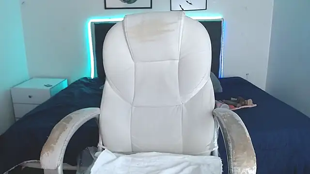 selena yourmilf online show from November 2025 05:47:02 PM